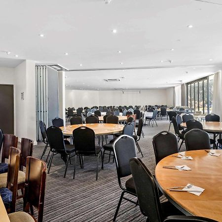 Ibis Styles Canberra Eagle Hawk Exterior photo