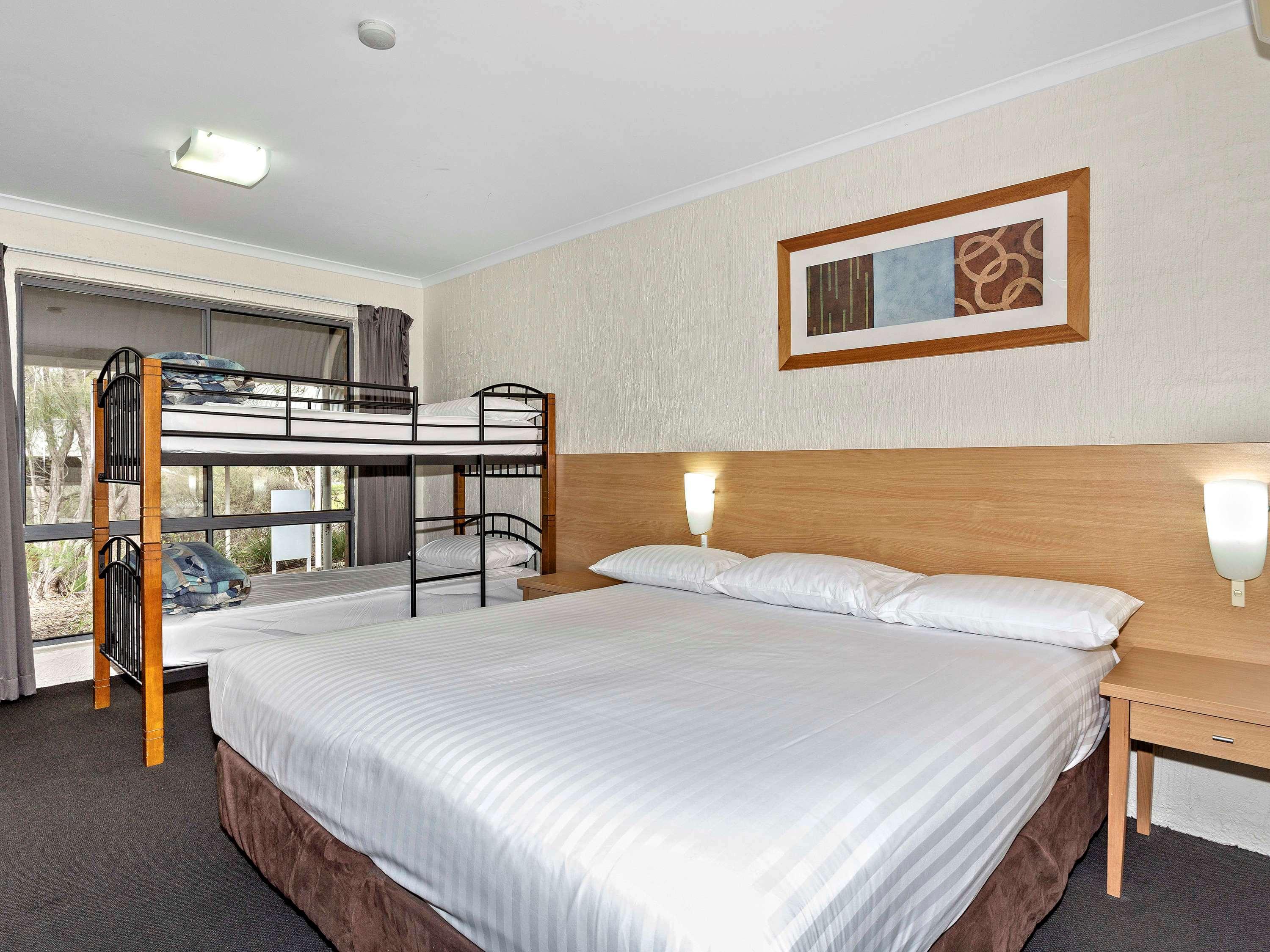 Ibis Styles Canberra Eagle Hawk Exterior photo