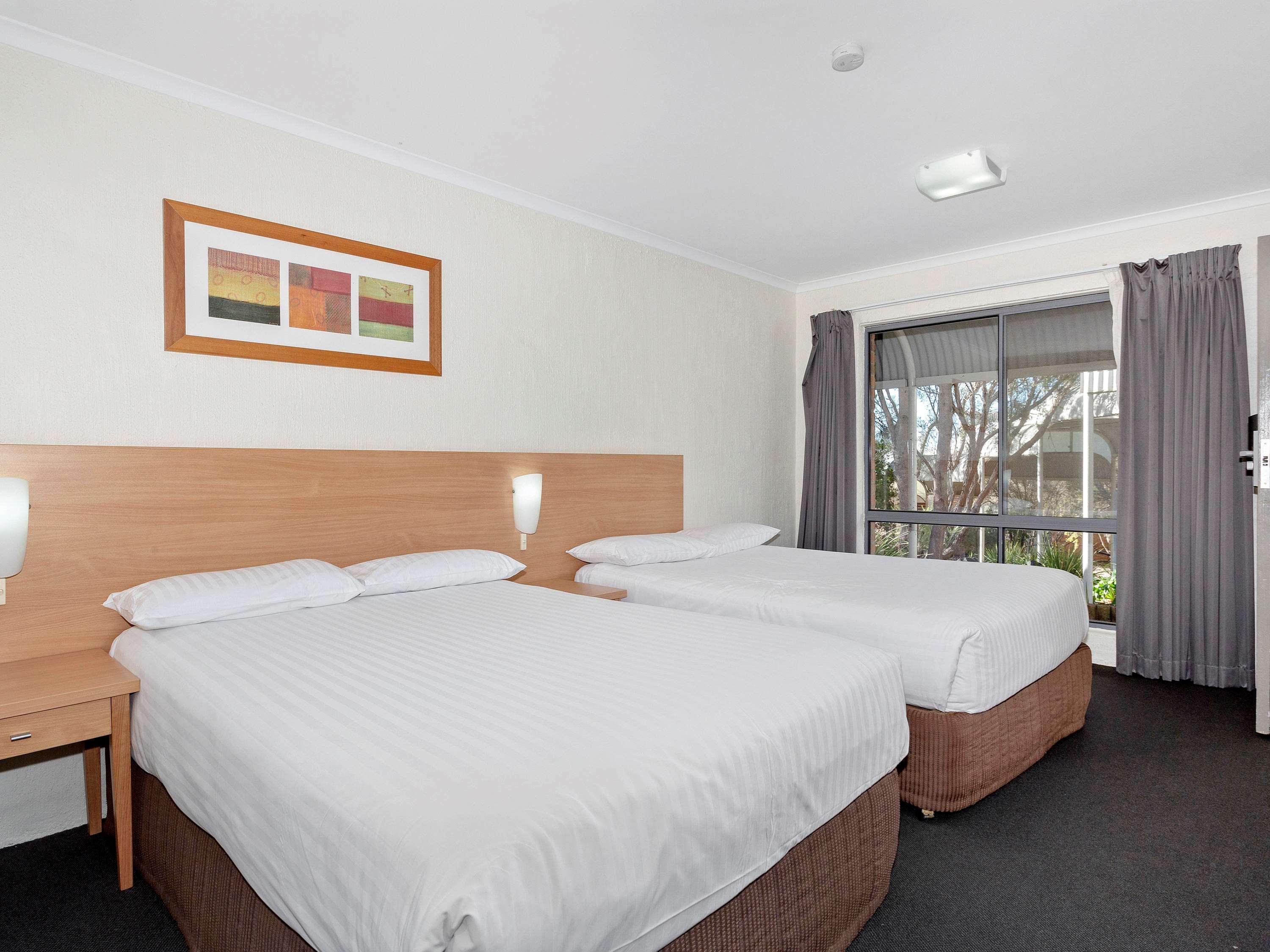 Ibis Styles Canberra Eagle Hawk Exterior photo