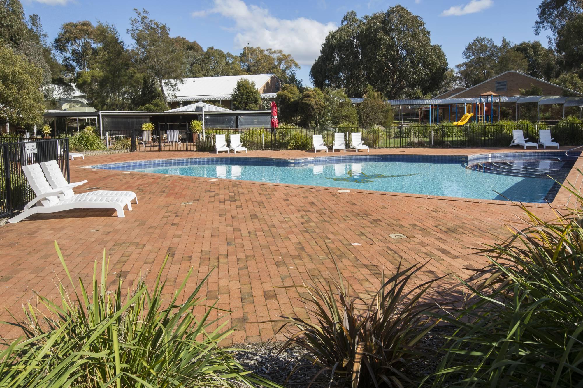 Ibis Styles Canberra Eagle Hawk Exterior photo