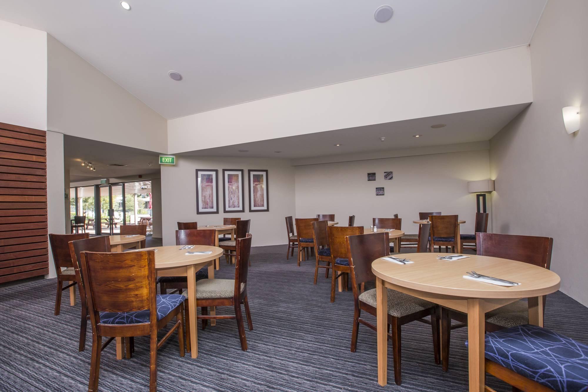 Ibis Styles Canberra Eagle Hawk Exterior photo