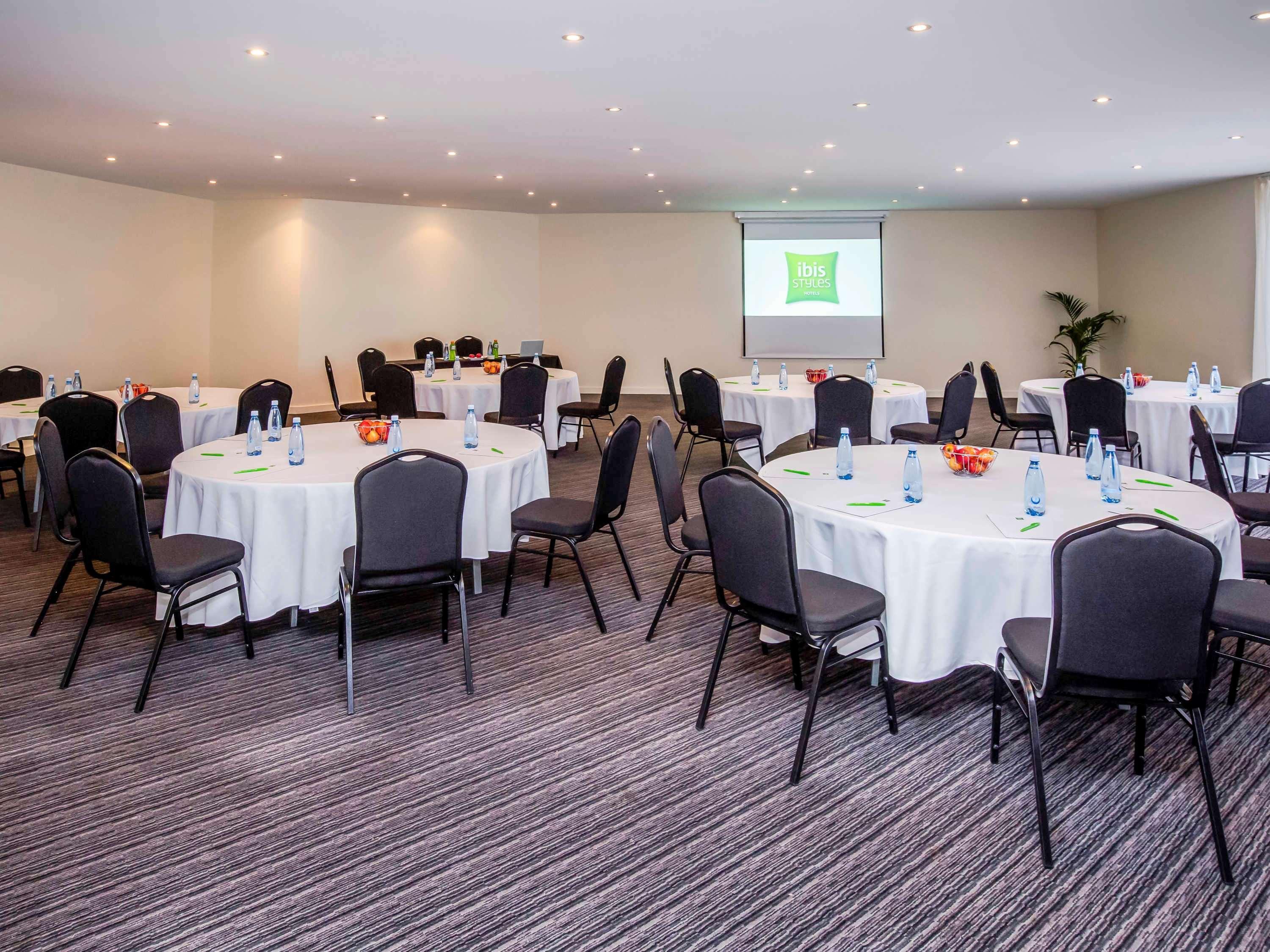 Ibis Styles Canberra Eagle Hawk Exterior photo