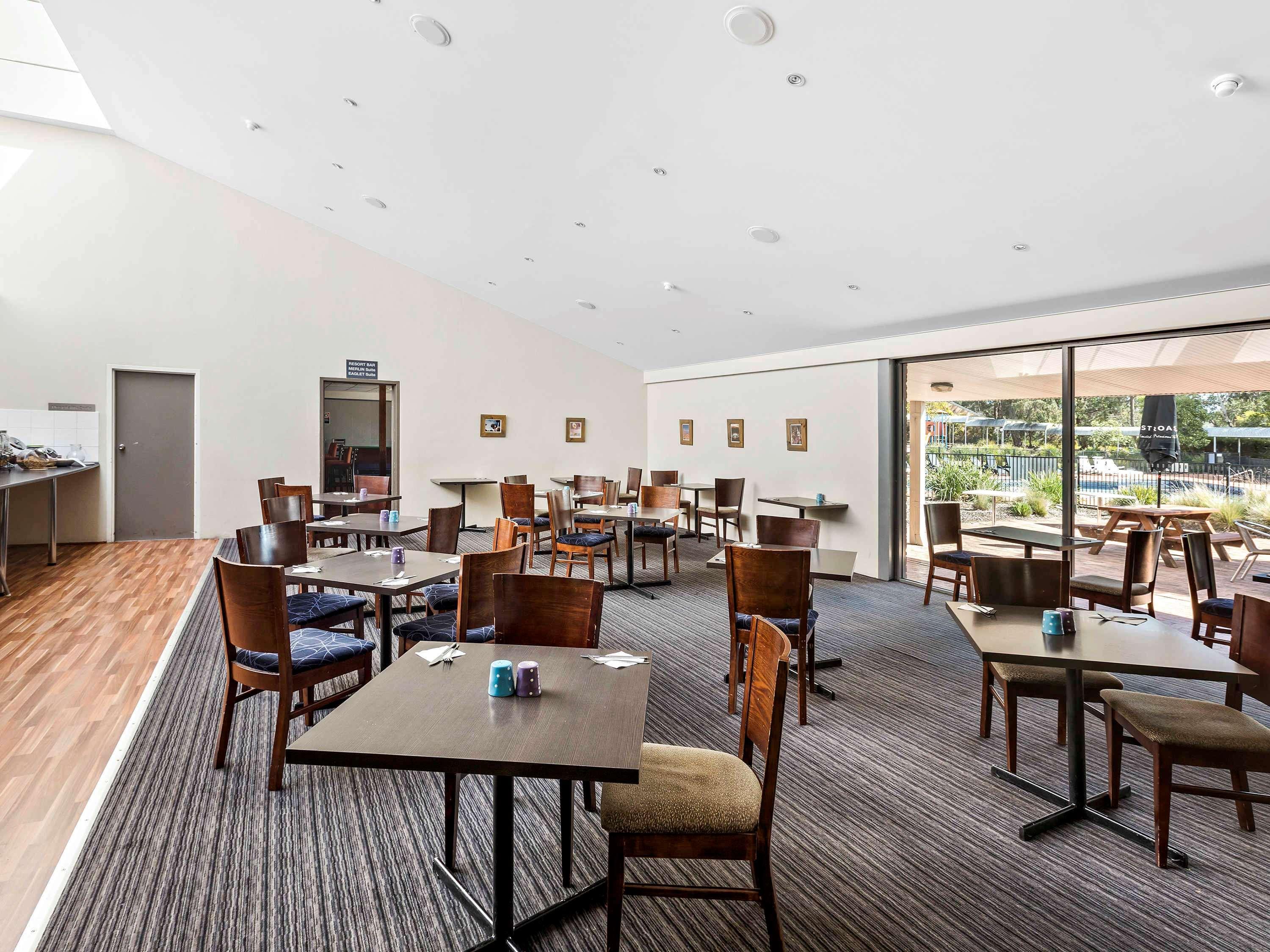 Ibis Styles Canberra Eagle Hawk Exterior photo