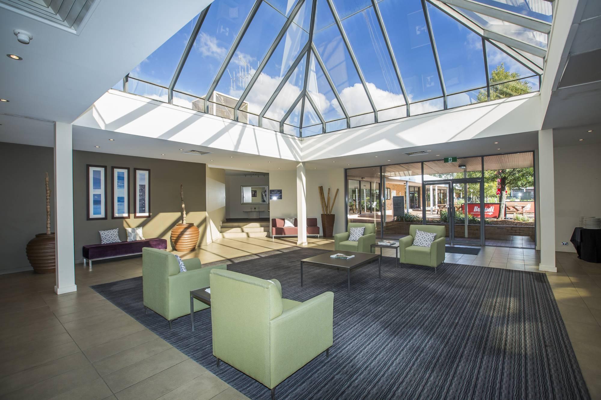 Ibis Styles Canberra Eagle Hawk Exterior photo
