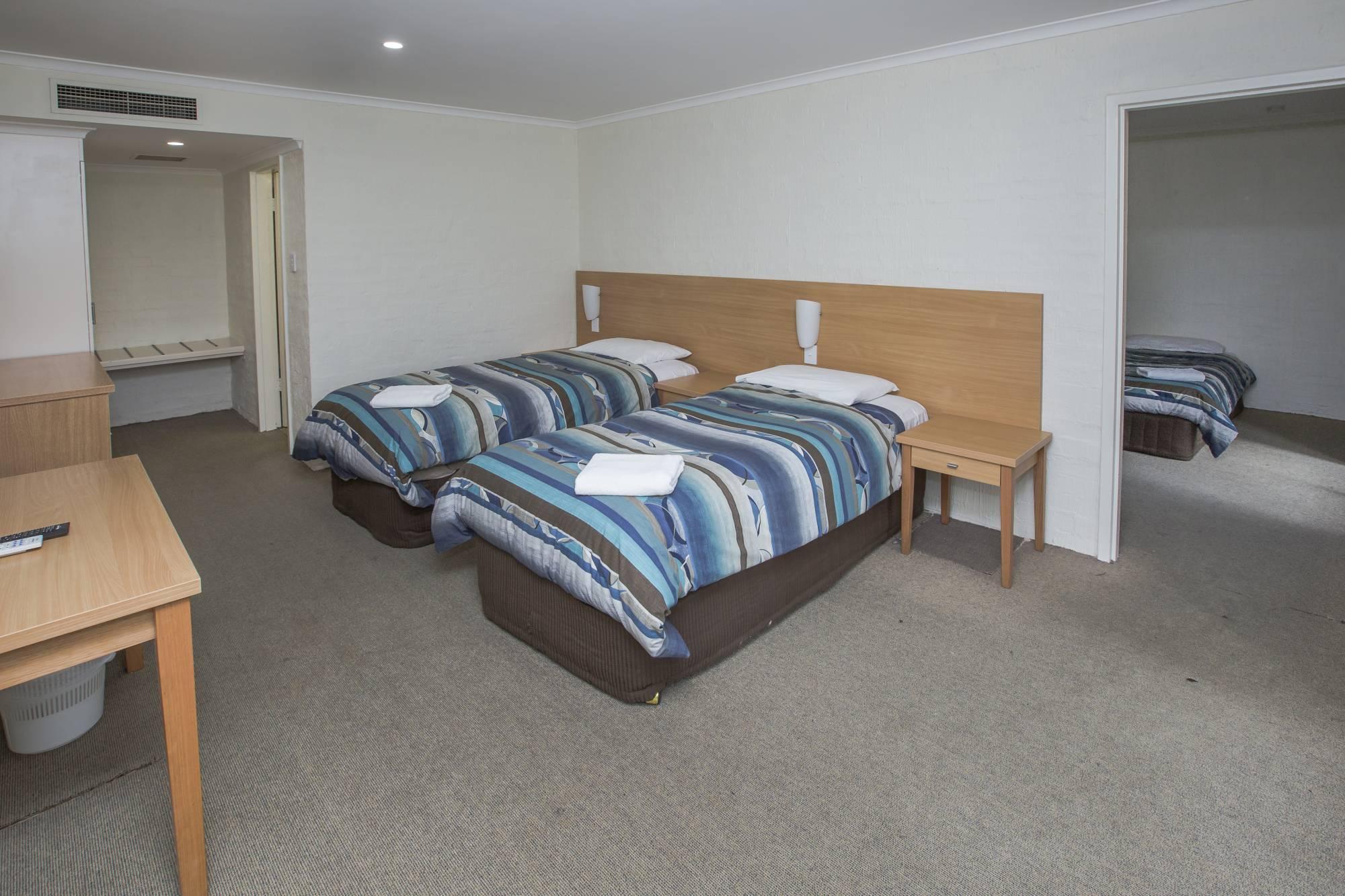 Ibis Styles Canberra Eagle Hawk Exterior photo