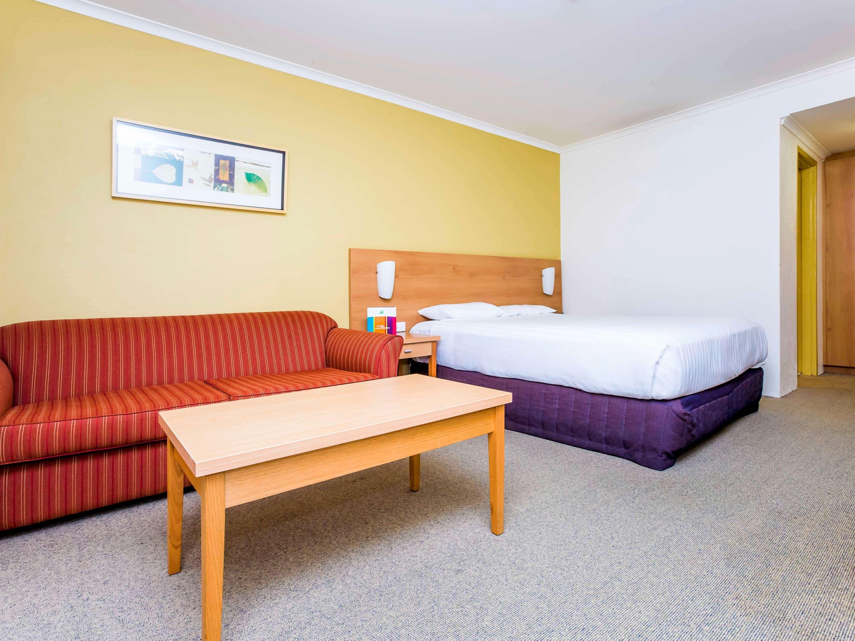 Ibis Styles Canberra Eagle Hawk Exterior photo
