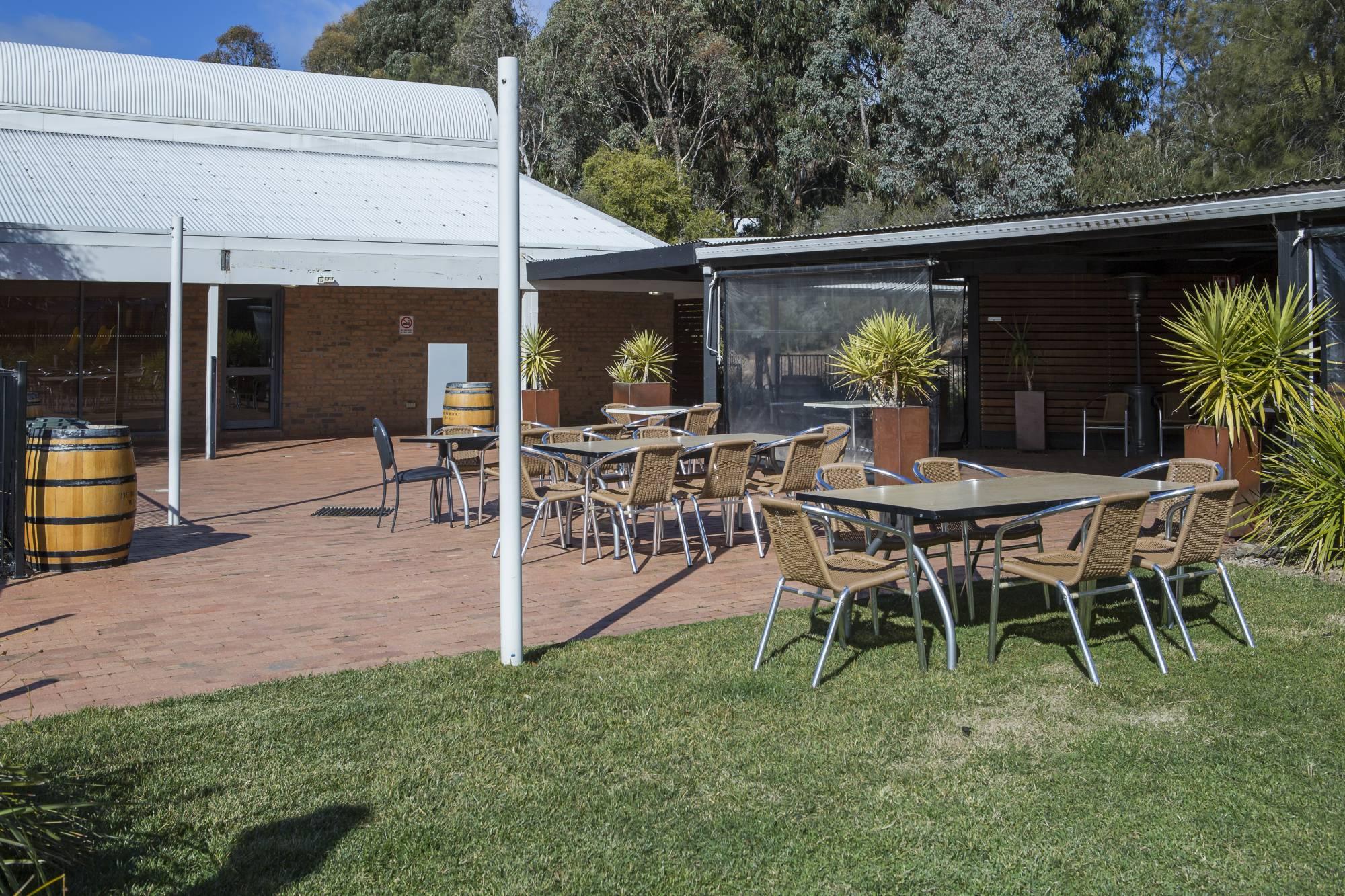 Ibis Styles Canberra Eagle Hawk Exterior photo