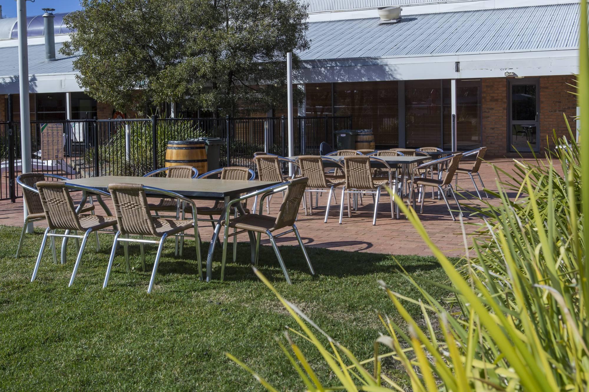 Ibis Styles Canberra Eagle Hawk Exterior photo