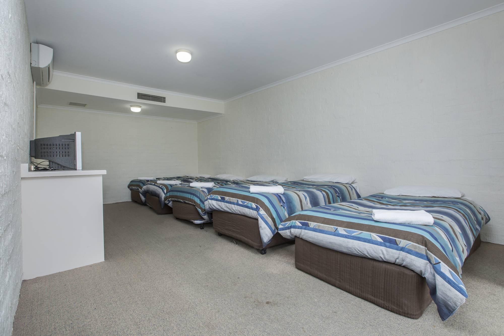 Ibis Styles Canberra Eagle Hawk Exterior photo