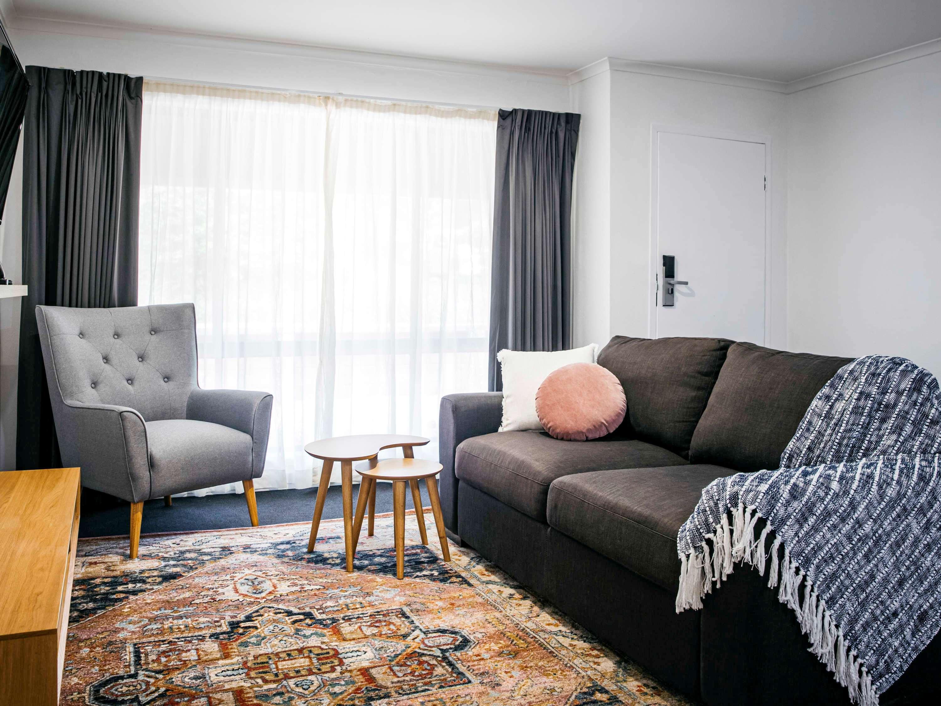 Ibis Styles Canberra Eagle Hawk Exterior photo