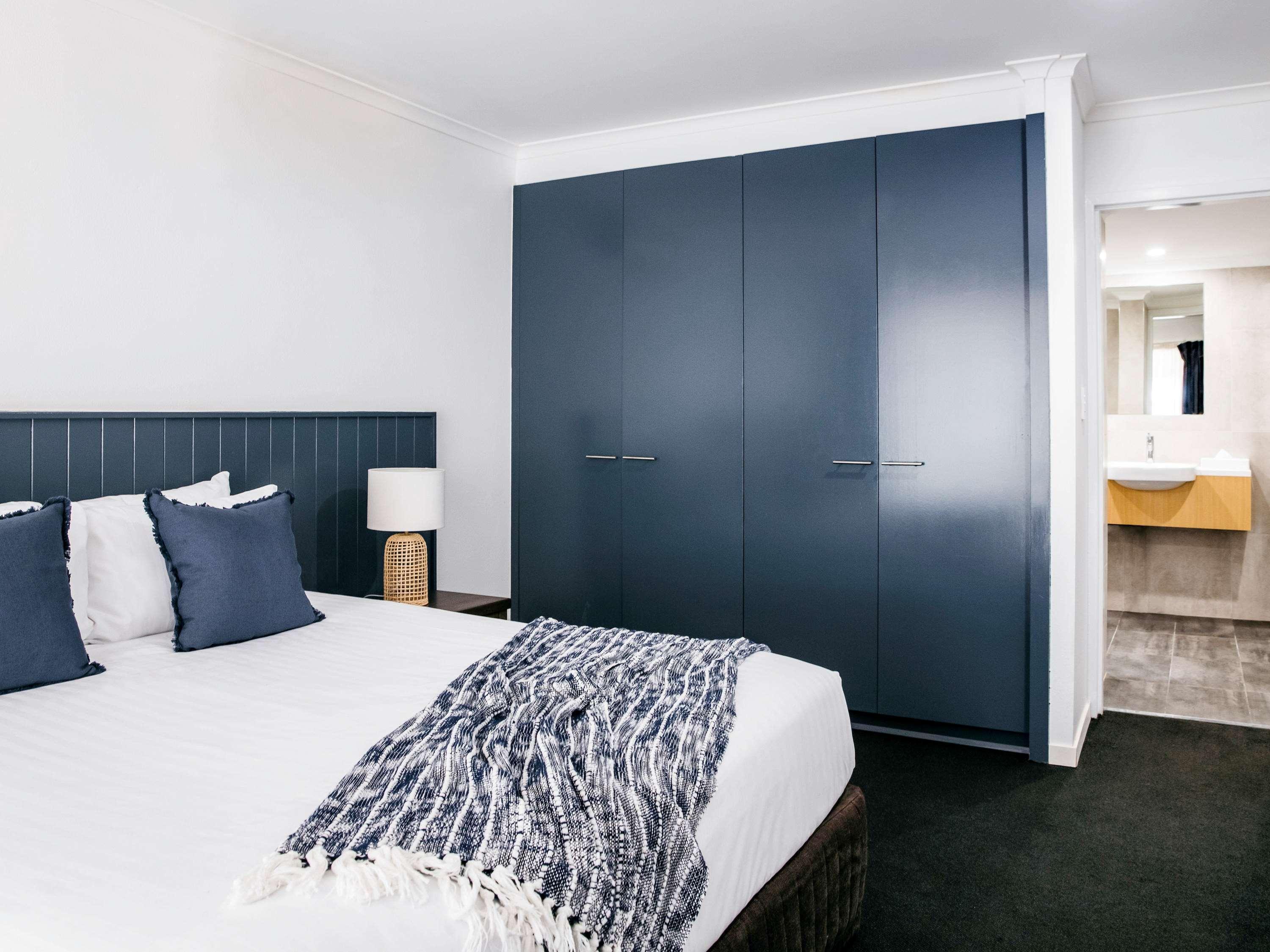 Ibis Styles Canberra Eagle Hawk Exterior photo