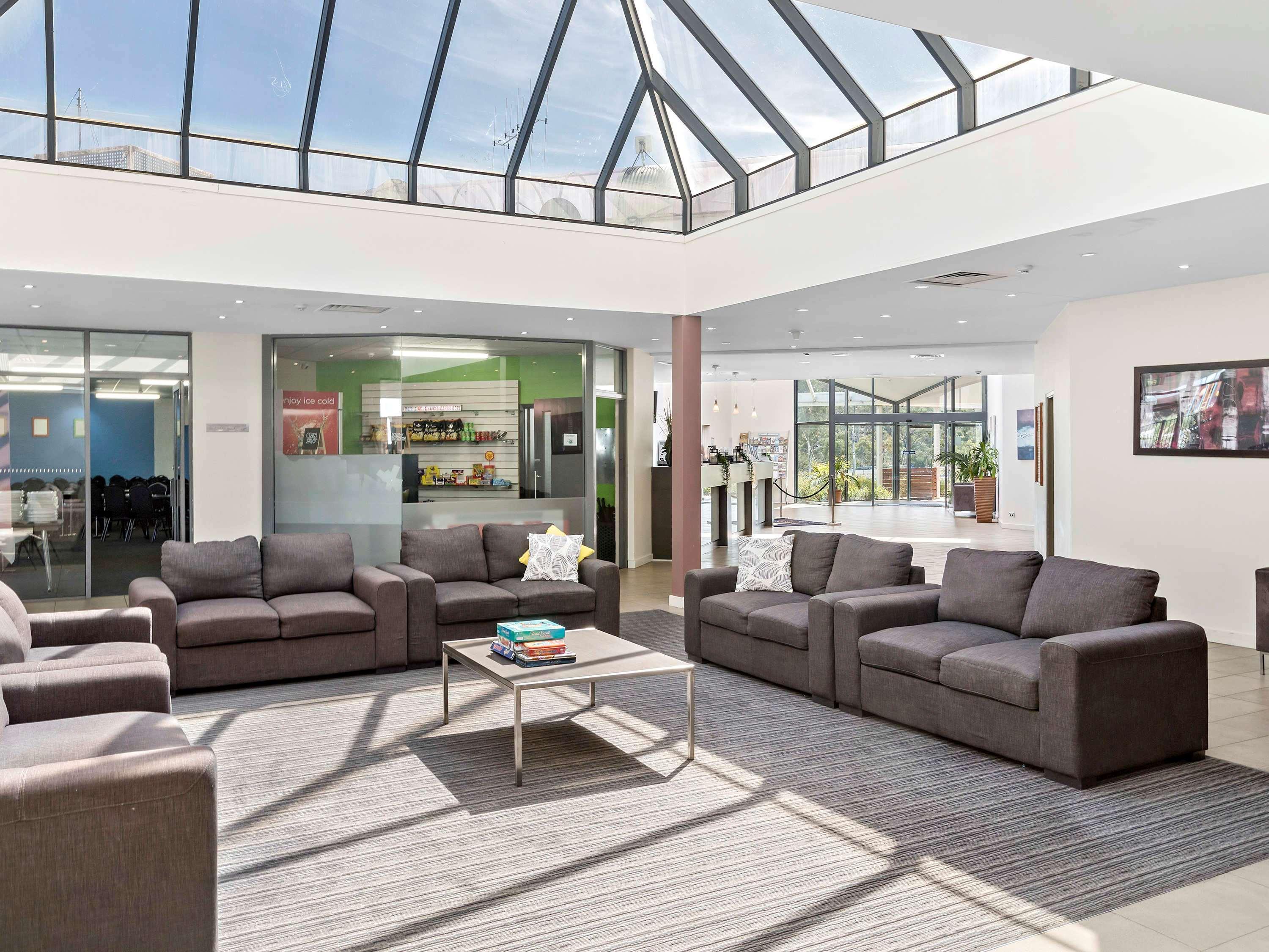 Ibis Styles Canberra Eagle Hawk Exterior photo