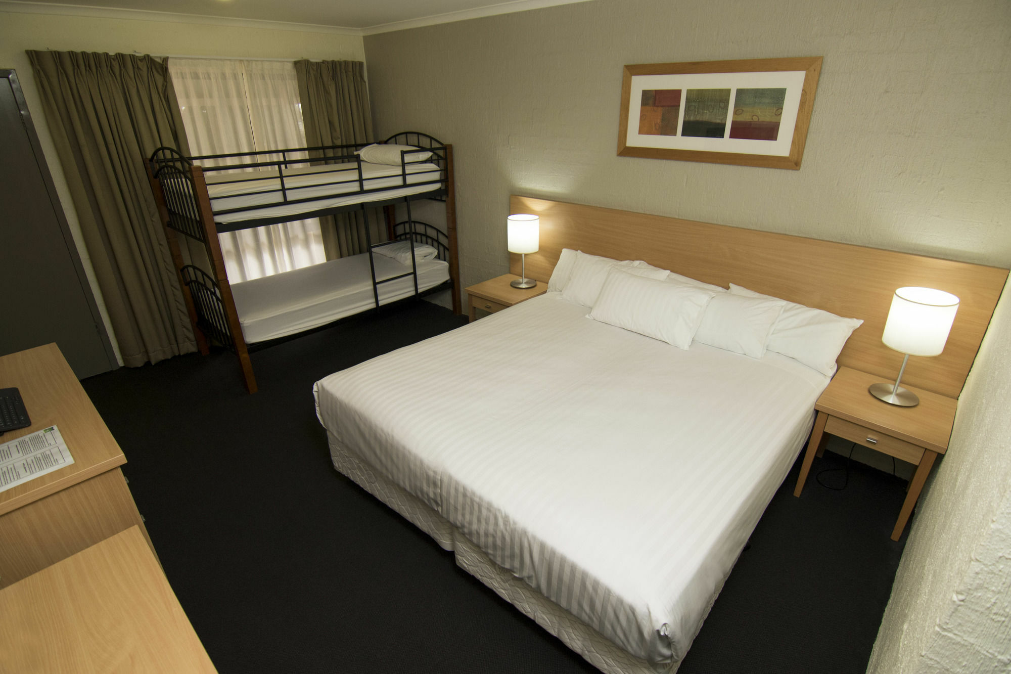 Ibis Styles Canberra Eagle Hawk Exterior photo
