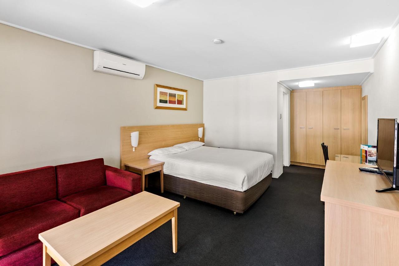 Ibis Styles Canberra Eagle Hawk Exterior photo