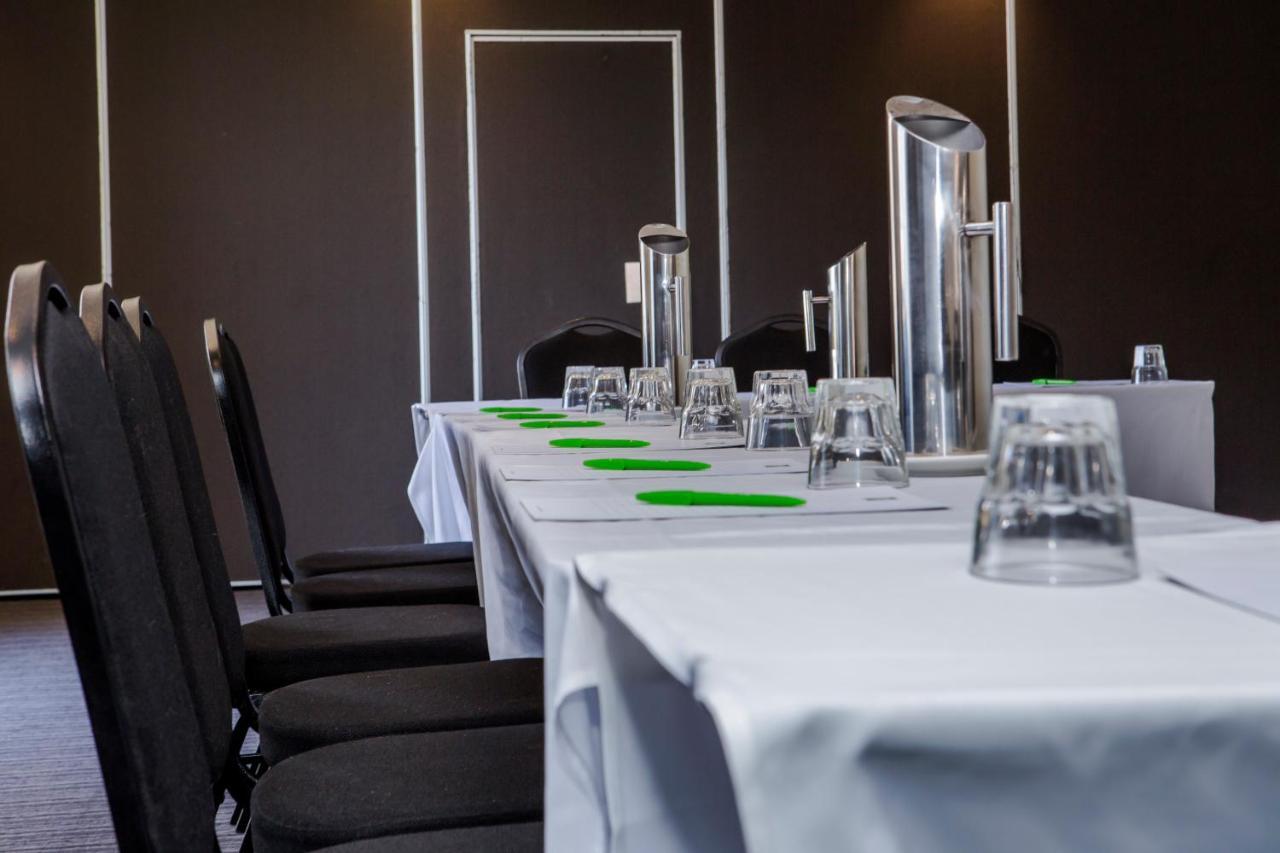 Ibis Styles Canberra Eagle Hawk Exterior photo