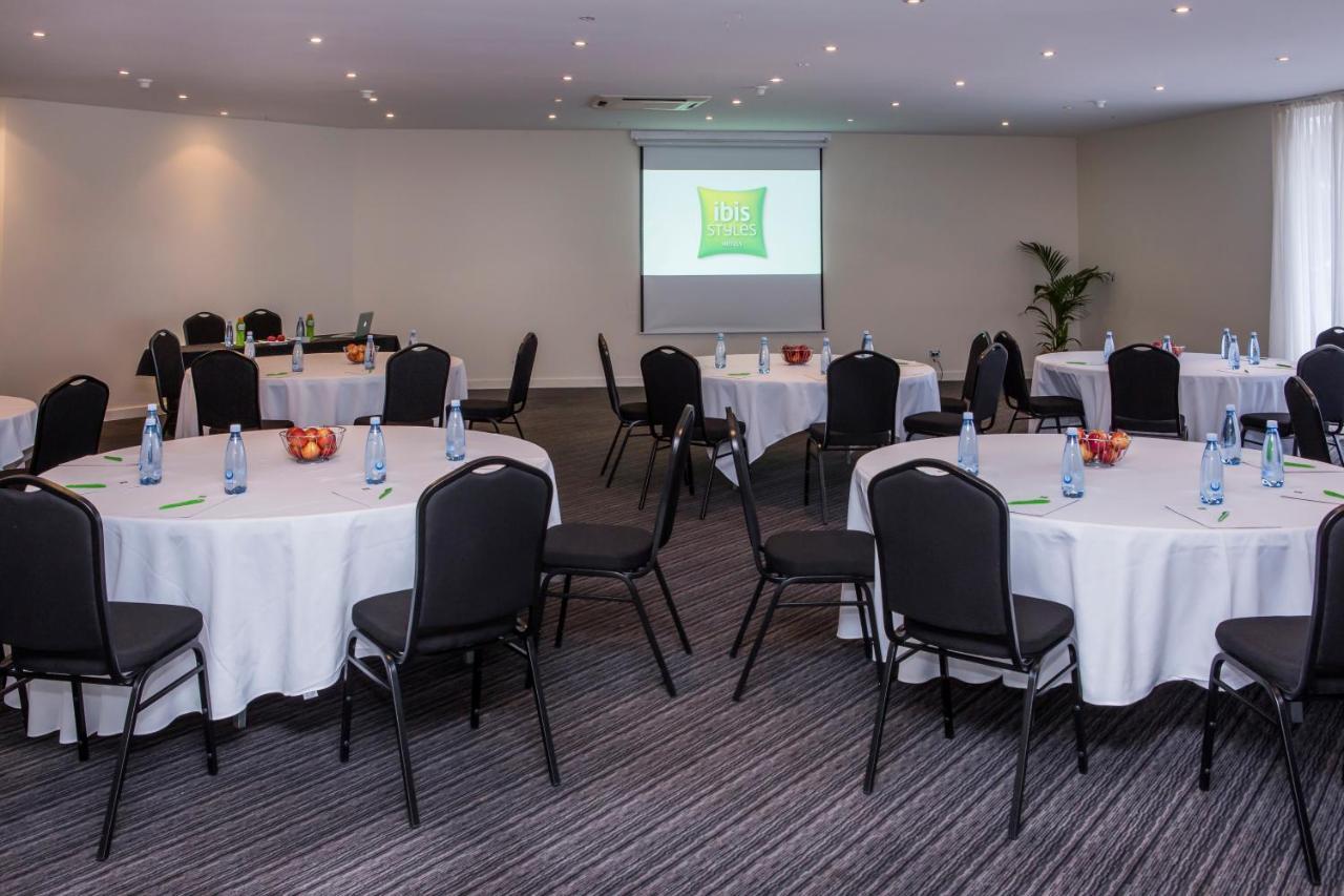 Ibis Styles Canberra Eagle Hawk Exterior photo